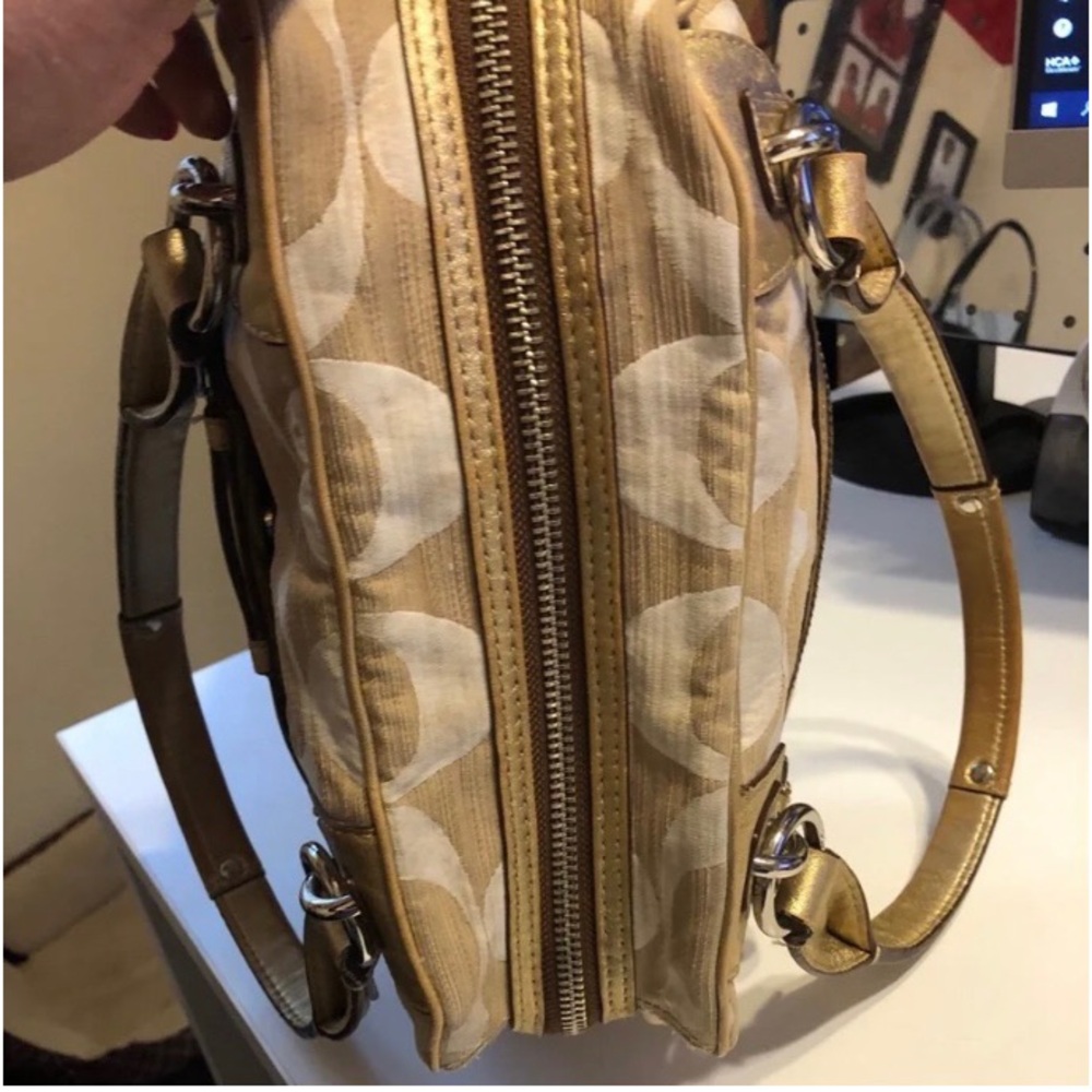 Coach Gold Satin Lined shoulder bag - Picture 3 of 4